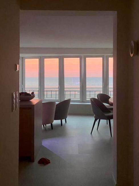 Zeedijk Oostduinkerke Frontaal Zeezicht - Volledig Gerenoveerd 2022! Apartment ภายนอก รูปภาพ