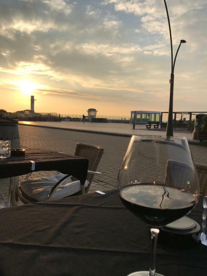 Zeedijk Oostduinkerke Frontaal Zeezicht - Volledig Gerenoveerd 2022! Apartment ภายนอก รูปภาพ